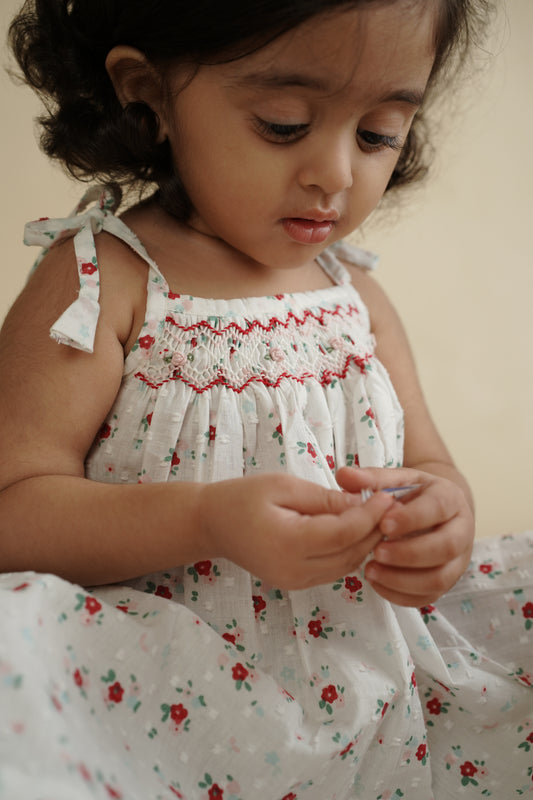 LITTLE SCARLET BLOOM